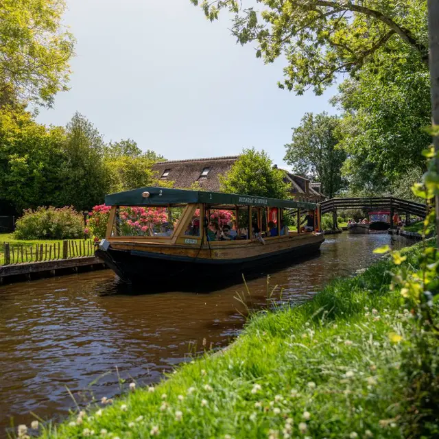 Giro in barca a Giethoorn