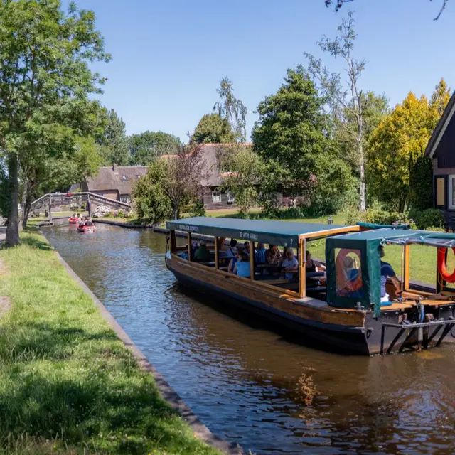 Giro in barca a Giethoorn