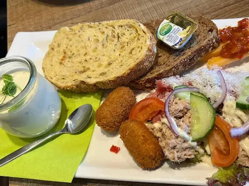 Almuerzo - 12 Horas 'Fanfarria de todo'