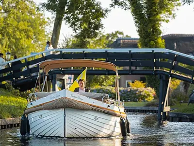 Boot met schipper